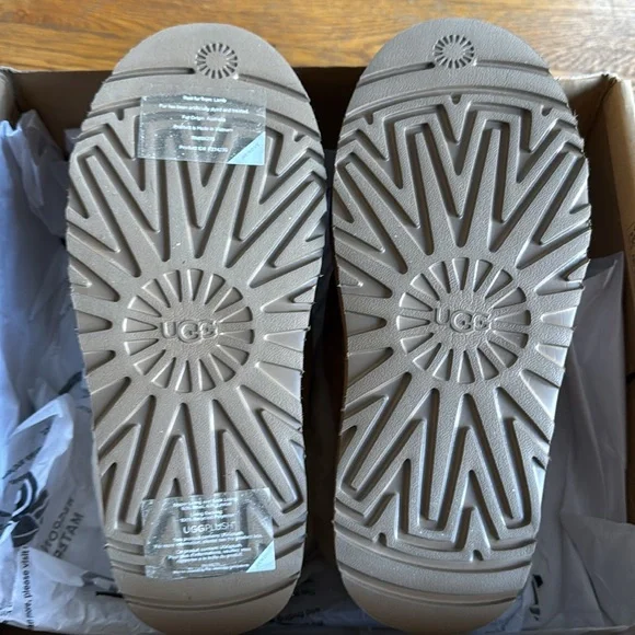 UGG Tazzlita Platform Slippers - Picture 6 of 10